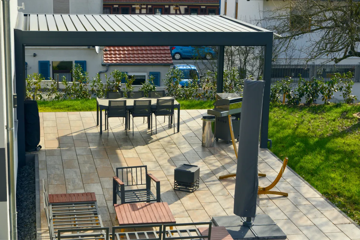 porche cerrado con barbacoa portatil