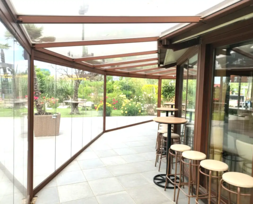 Cerramiento de bares con techos fijos