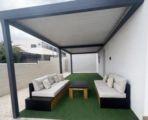 pérgola bioclimática adosada patio