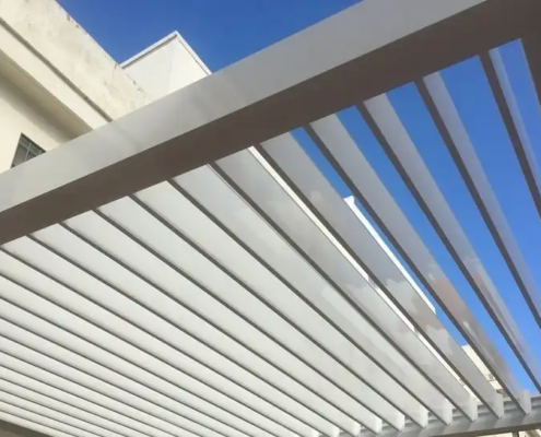 pergola bioclimática motorizada sin pilares