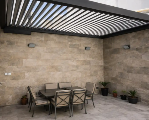 pergola bioclimática para patio sin pilares