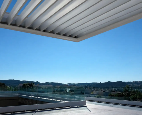 pergola bioclimática para terraza sin pilares