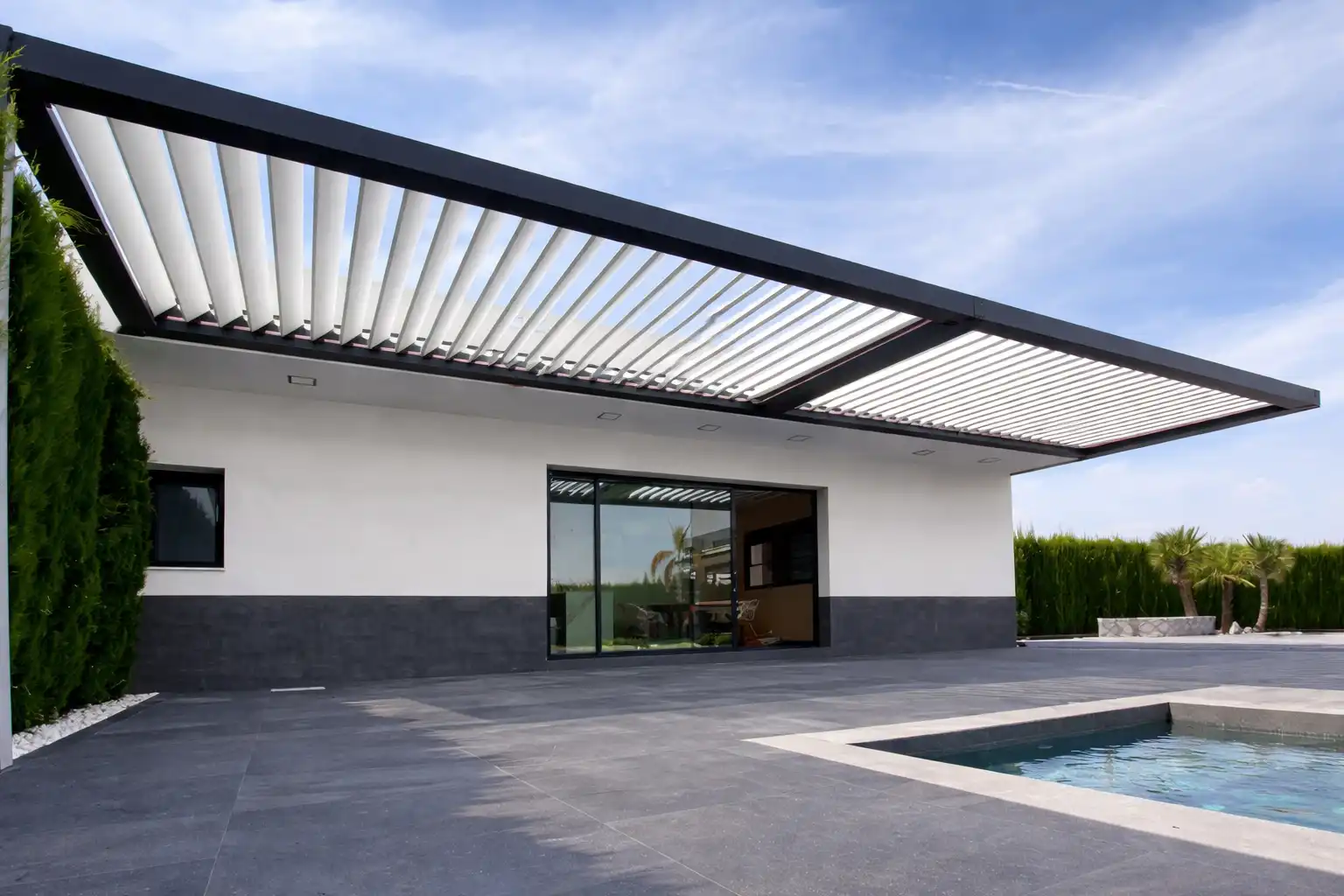 pergola bioclimática terraza sin pilares