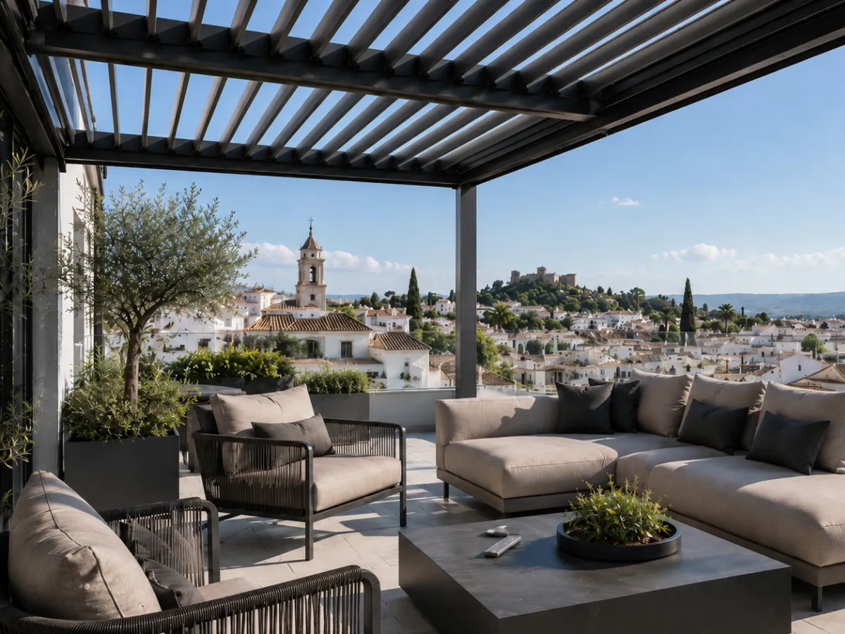 Pérgolas bioclimáticas adosadas Pérgola bioclimática adosada a la fachada de una vivienda